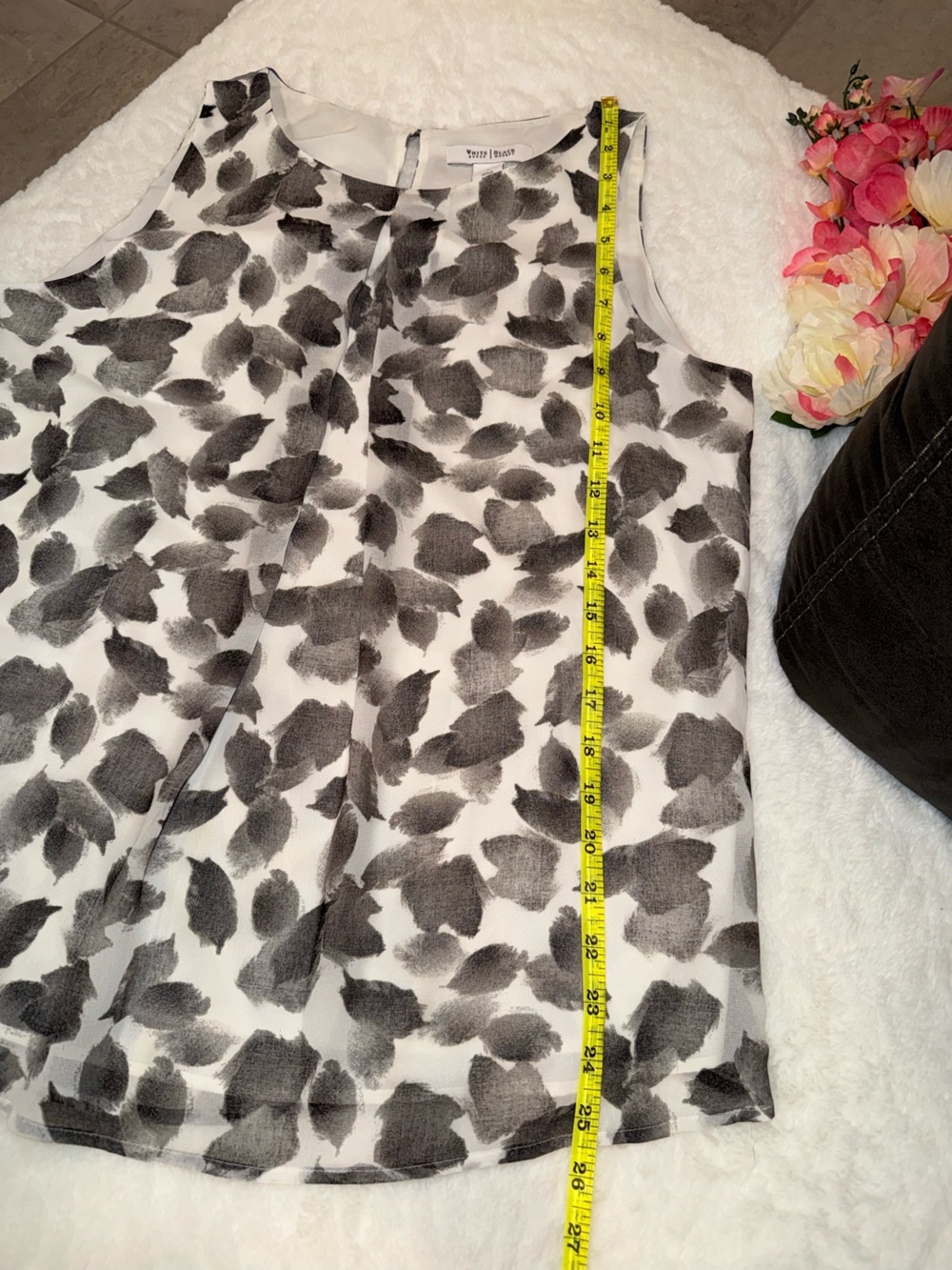 2 x 20$ White House Black Market Black & White Sleeveless Printed Shell Size S - Picture 3 of 6